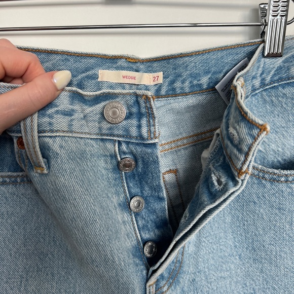 Levis wedgie light wash - size 27 - Picture 3 of 7